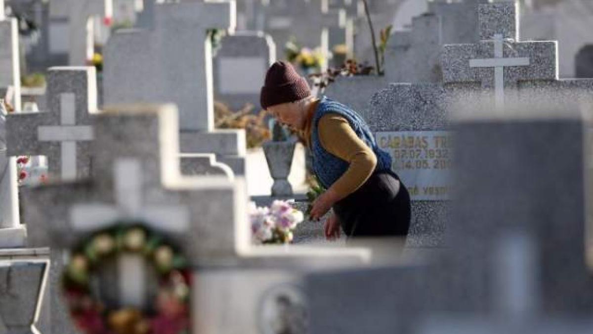 Galaţi. O femeie care asista la slujbele din Cimitirul Eternitatea a murit, după ce s-a înecat cu cozonac