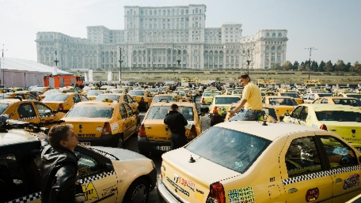 Peste 2.000 de taximetrişti vor protesta marţi şi miercuri, în Bucureşti