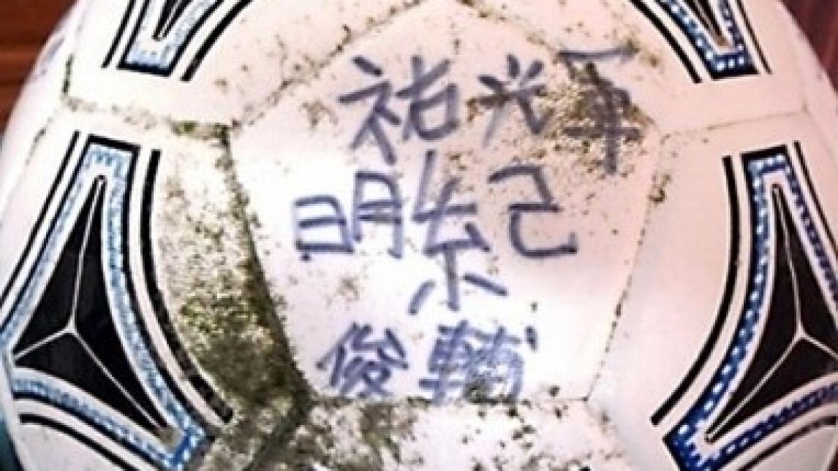 Cum a ajuns o minge de fotbal din Japonia în Alaska după tsunami-ului din 2011