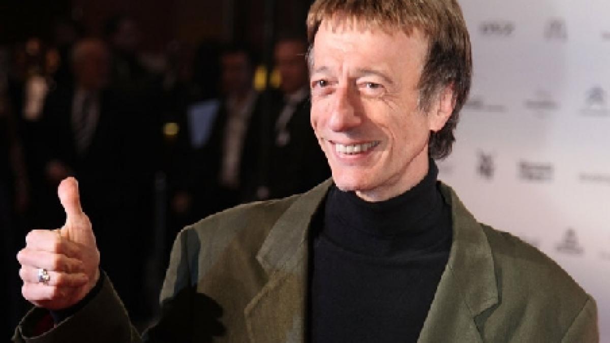 Miracol pentru Robin Gibb, unul dintre soliştii Bee Gees. A ieşit din comă după o săptămână