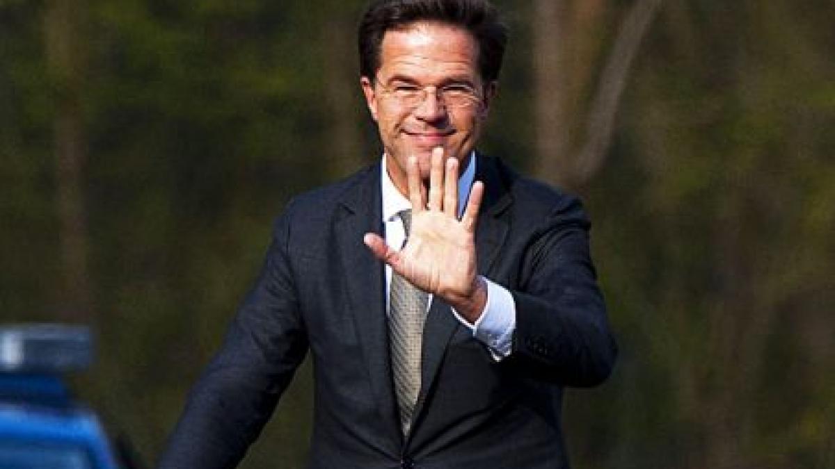 Premierul olandez, Mark Rutte, a prezentat demisia Guvernului. Negocierile privind reducerea deficitului public au eşuat