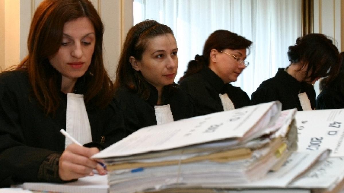 Uniunea Judecătorilor: Instanţele sunt asaltate de pensionari. Cerem Guvernului şi ministrului Predoiu să ia măsuri