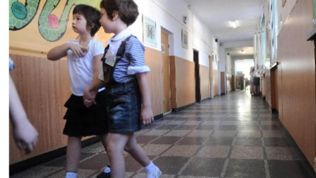 STOP sedentarismului: Ministerul Educaţiei trimite elevii în parc cu tot cu dascăli