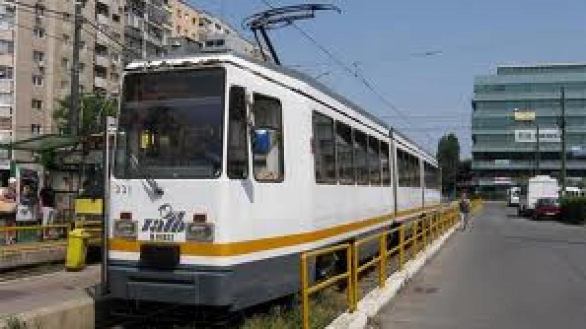 Circulaţia tramvaielor şi troleibuzelor a fost blocată din cauza furtunii. Vezii liniile pe care nu s-a putut circula