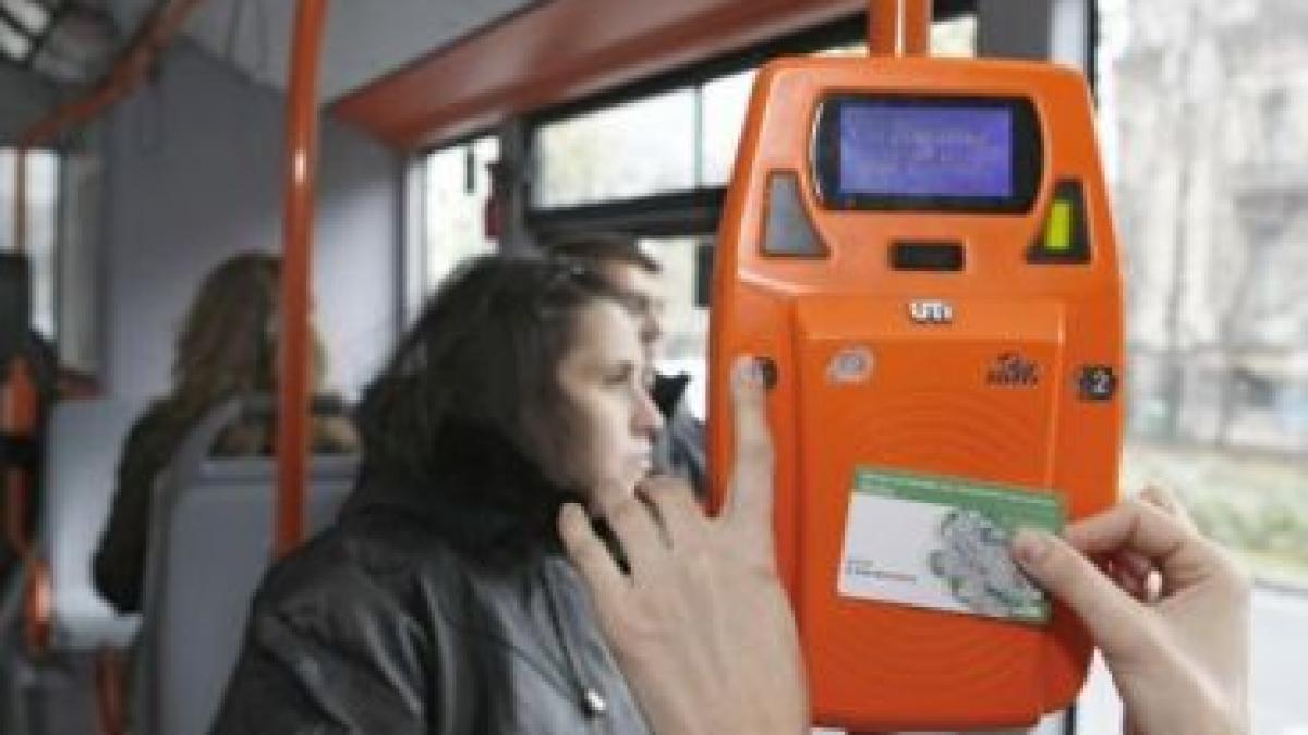 Un SMS vă poate scuti de amenzile controlorilor din autobuze. Noul mod de a cumpăra bilete, salutat de bucureşteni