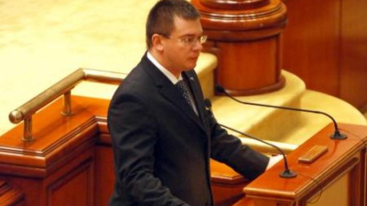 Premierul Ungureanu, în Parlament: Moţiunea este o invitaţie către o Românie arhaică