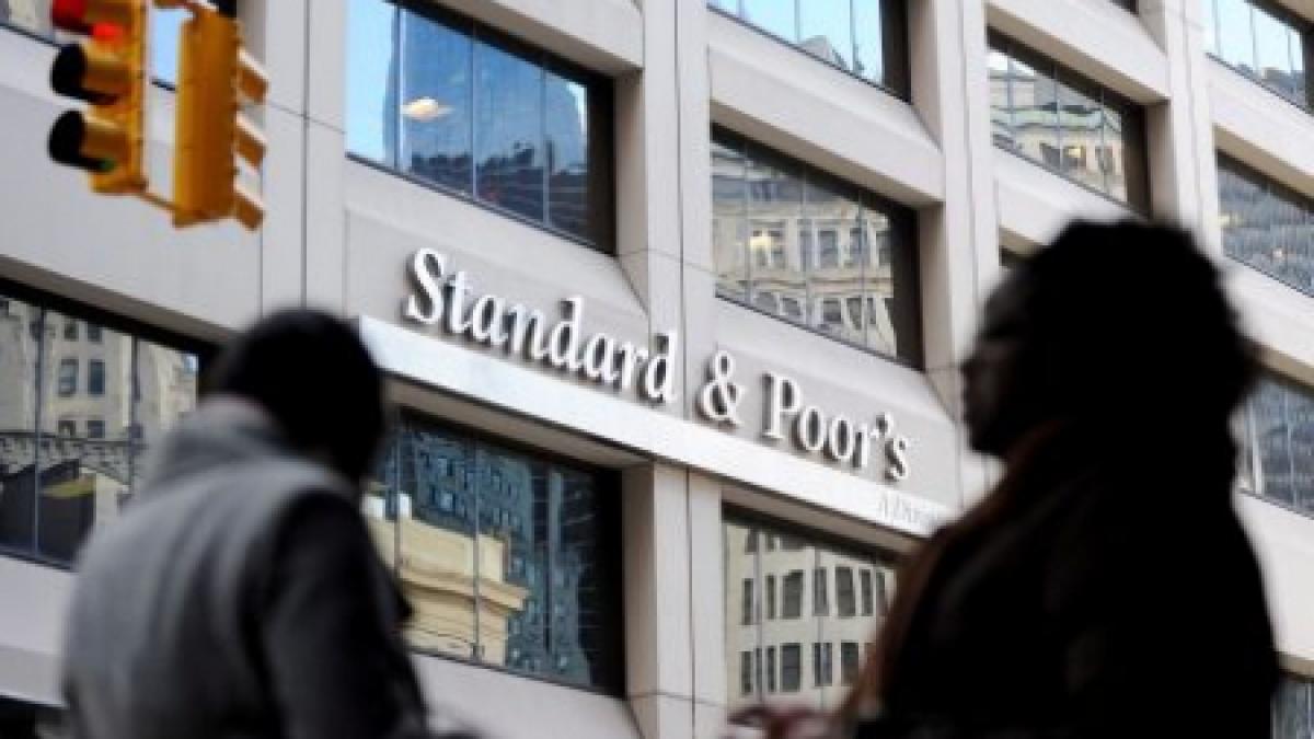 S&amp;P a retrogradat ratingul Spaniei cu două trepte, la &quot;BBB+&quot;