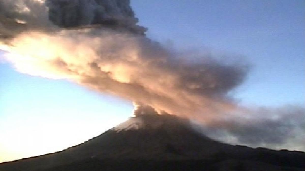 Erupţia vulcanului Popocatepetl: Cenuşa vulcanică ameninţă capitala mexicană