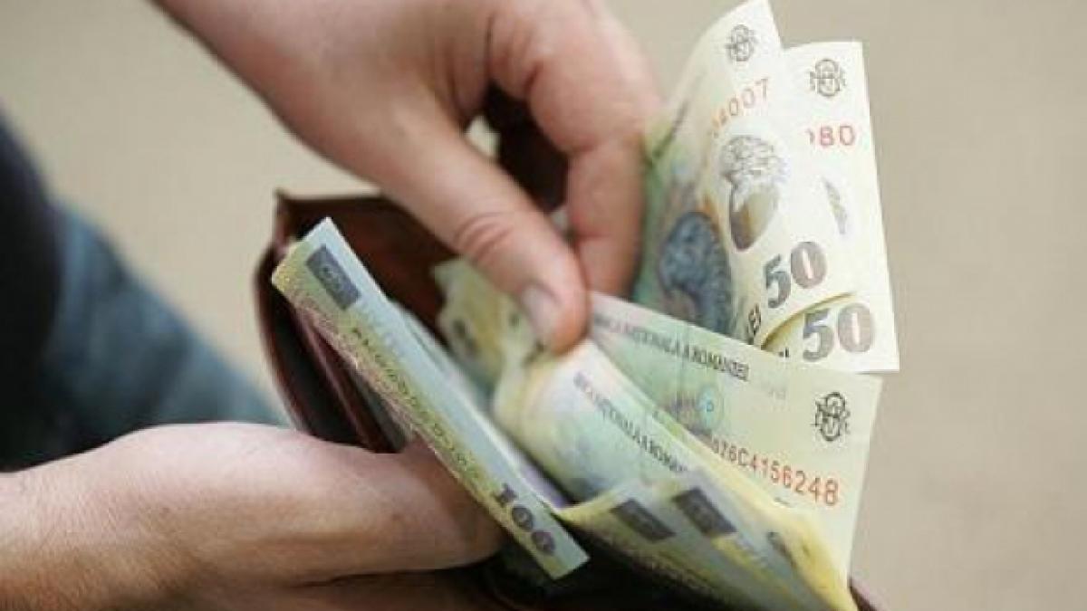 Salariul mediu a crescut cu aproape 5% în luna martie. Află în ce domenii s-au înregistrat cele mai mari valori