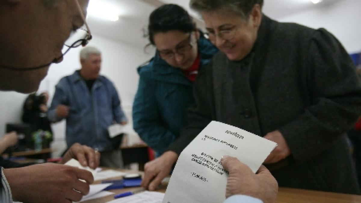 BEM decide astăzi ordinea partidelor parlamentare pe buletinele de vot