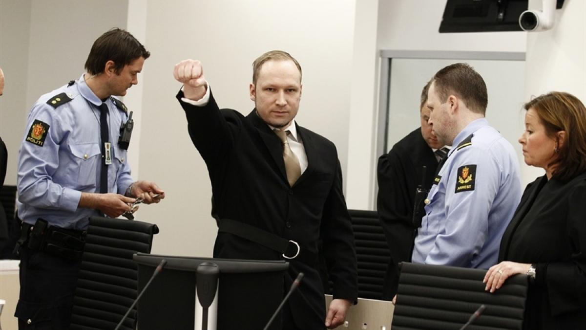 Anders Breivik, &quot;atacat&quot; cu un pantof la proces de către ruda uneia dintre victime