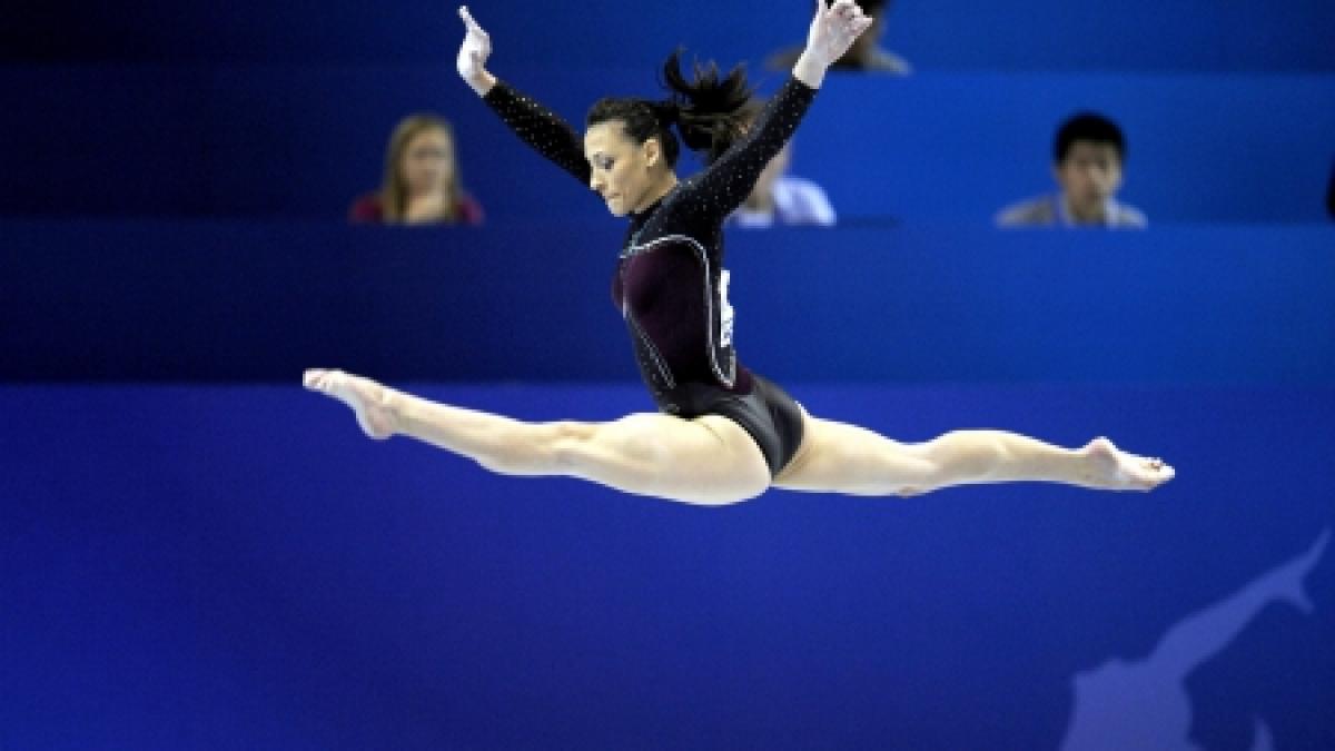 CE de gimnastică: Dublă pentru România la bârnă, prin Cătălina Ponor şi Larisa Iordache