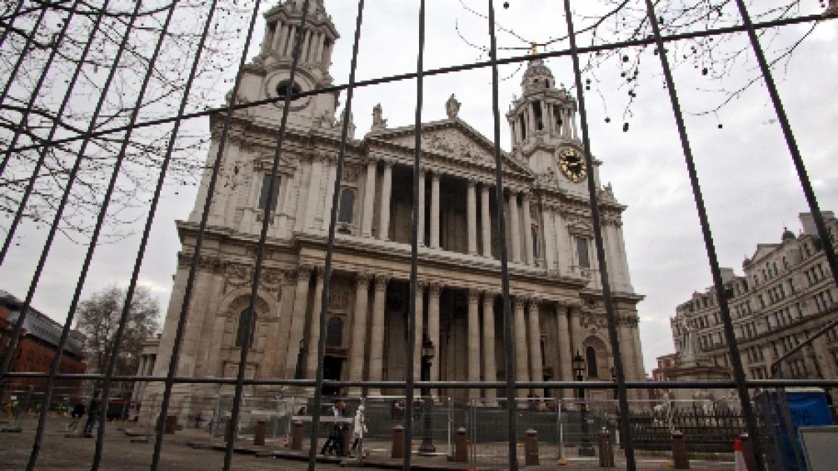 Londra. Sute de manifestanţi în zona catedralei Saint Paul: Jos capitalismul trădător