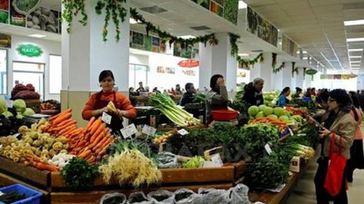 După ce roşiile au ajuns să coste mai bine de 10 lei/kg, ministrul Agriculturii ne linişteşte: Preţul legumelor nu va mai creşte