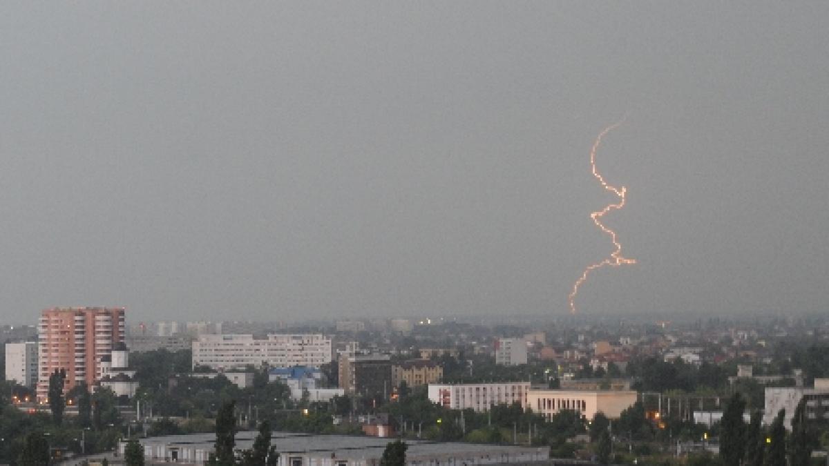 Cod galben de vijelii şi ploi în 19 judeţe ale ţării. Vezi aici zonele vizate