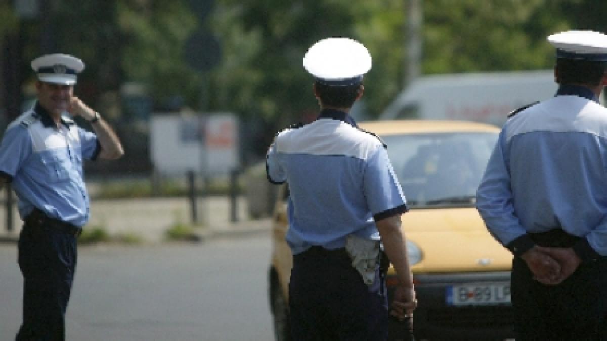 Mehedinţi. Un tânăr a fost reţinut după ce poliţiştii au găsit 25 de grame de canabis asupra sa