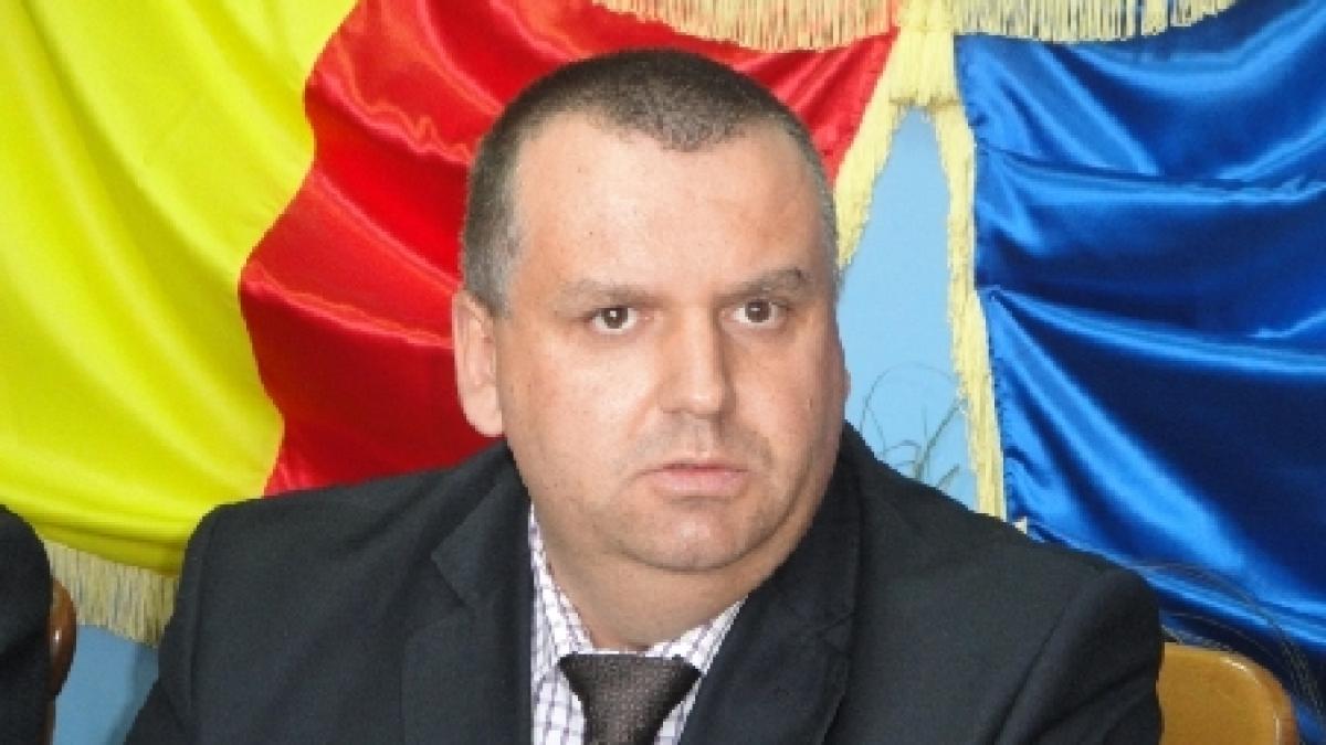 Botoşani: Prefectul cere directorilor instituţiilor publice să nu se implice în campania electorală