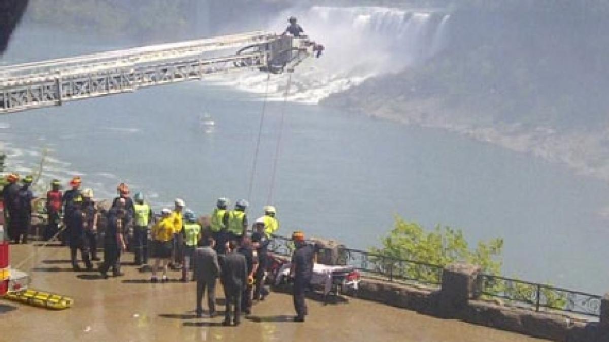 A sărit în cascada Niagara şi a reuşit să scape cu viaţă