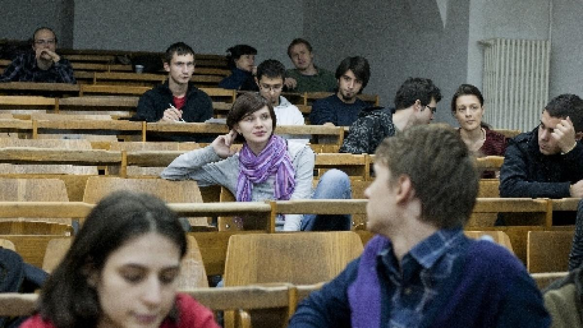 Studenţii români fac schimb de experienţă cu studenţii chinezi