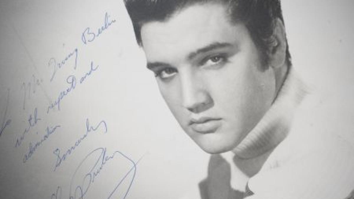 Cripta lui Elvis Presley va fi scoasă la licitaţie