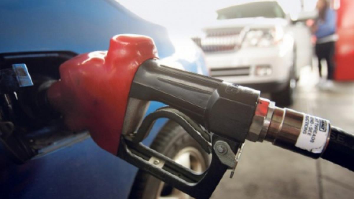 Guvernul pregăteşte noi scumpiri la carburanţi şi ţigări. Cu cât vor creşte preţurile din iulie