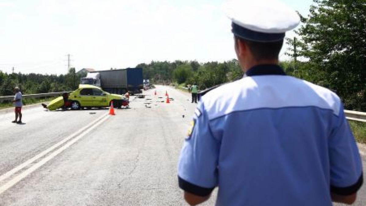 Milionar în euro, mort în accident. Patronul unei firme de transport a intrat cu maşina într-un TIR