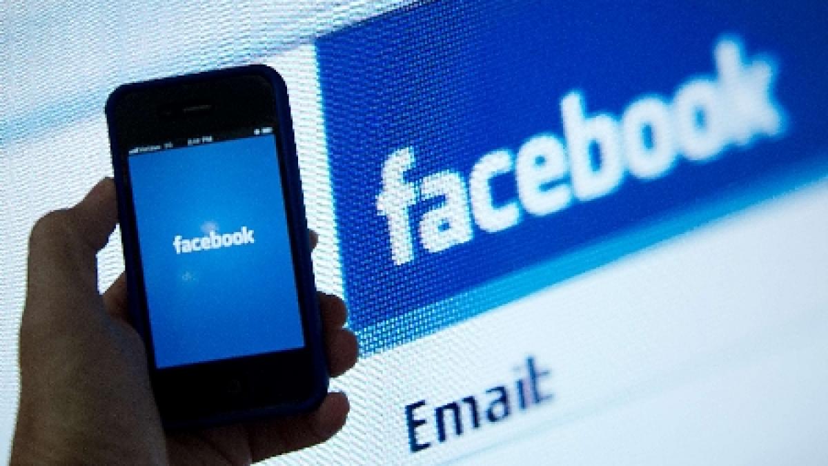 Noul telefon Facebook, principalul adversar iPhone