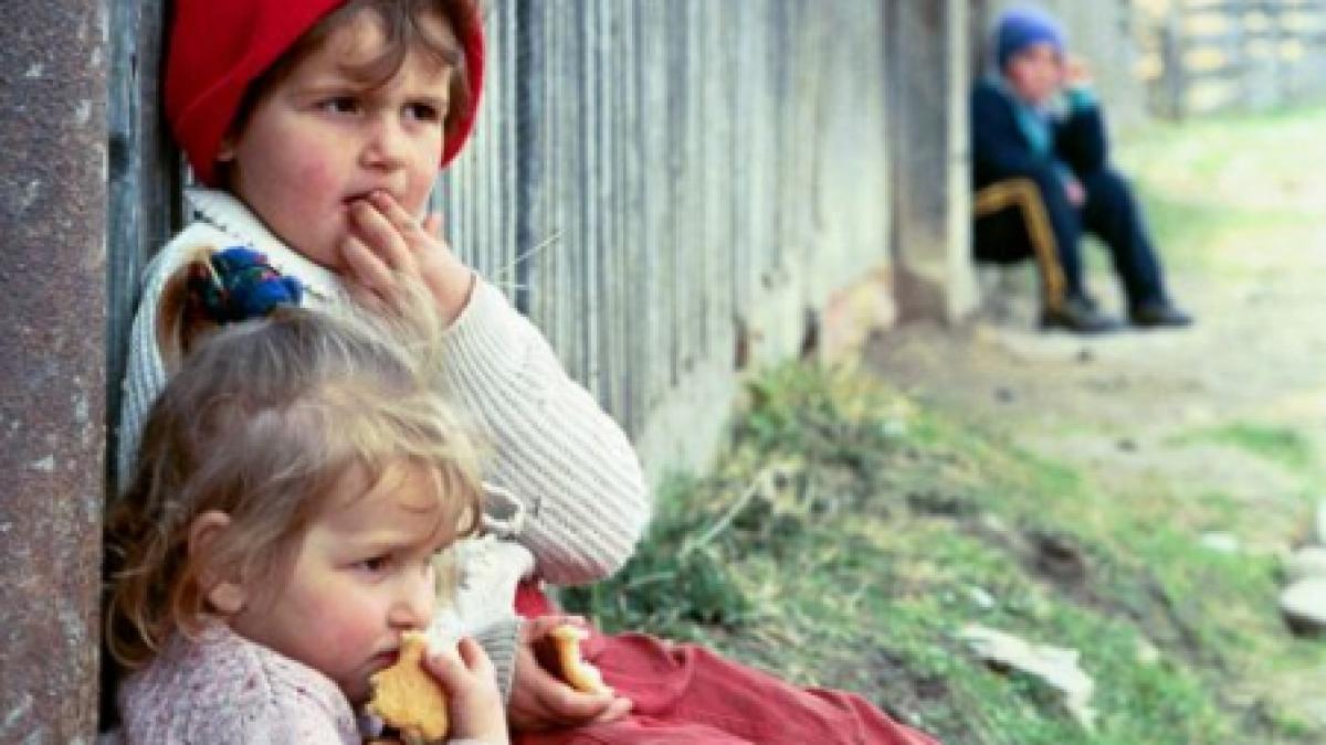 Unul din 10 copii din mediul rural se culcă flămând, un sfert sunt obosiţi pentru că muncesc (studiu)