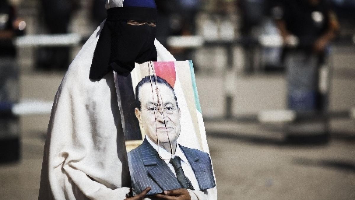 Violenţe în sala de judecată, după pronunţarea verdictului în procesul lui Hosni Mubarak