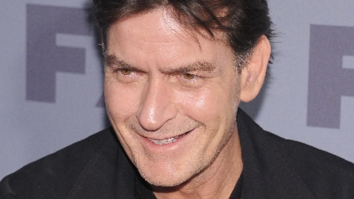 Charlie Sheen nu se dezice. Actorul a revenit la vechile obiceiuri şi vicii