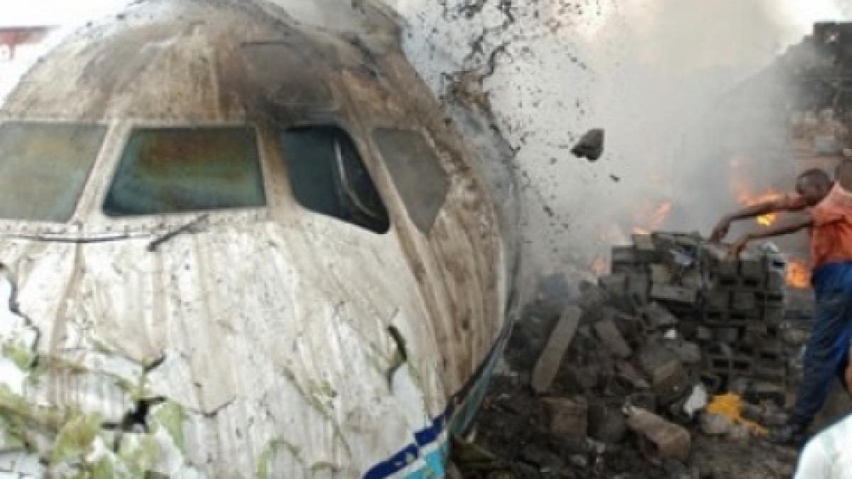 Ghana. Un avion cargo s-a prăbuşit lângă un aeroport. Zece oameni au murit