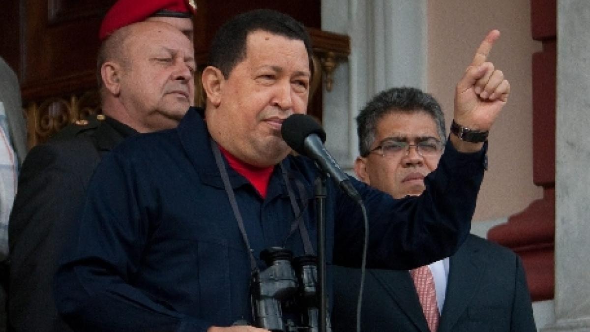 Prima apariţie a preşedintelui Hugo Chavez, în faţa presei, de la jumătatea lui aprilie