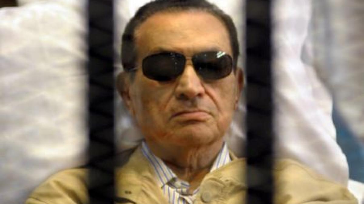 Mubarak a primit uniforma de deţinut a doua zi după condamnare