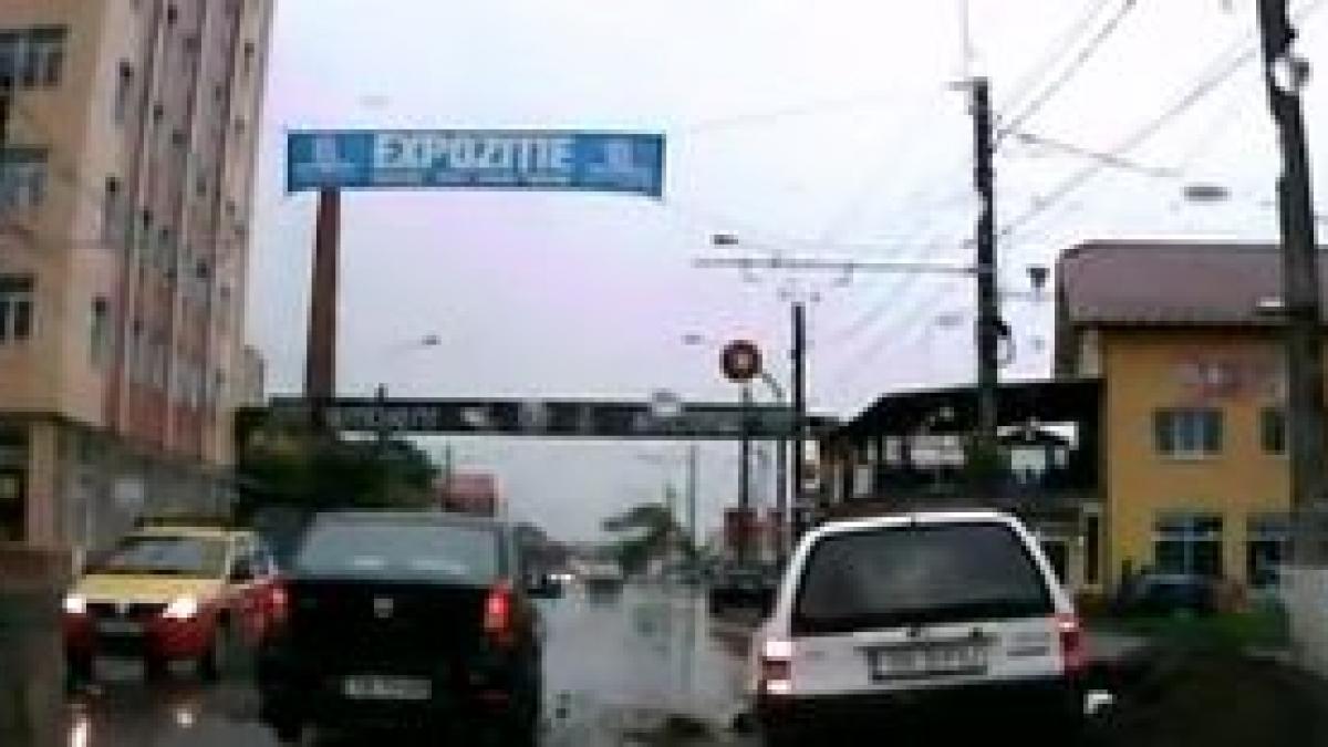 S-au şicanat în trafic până s-a terminat drumul... şi distracţia pentru unul din ei