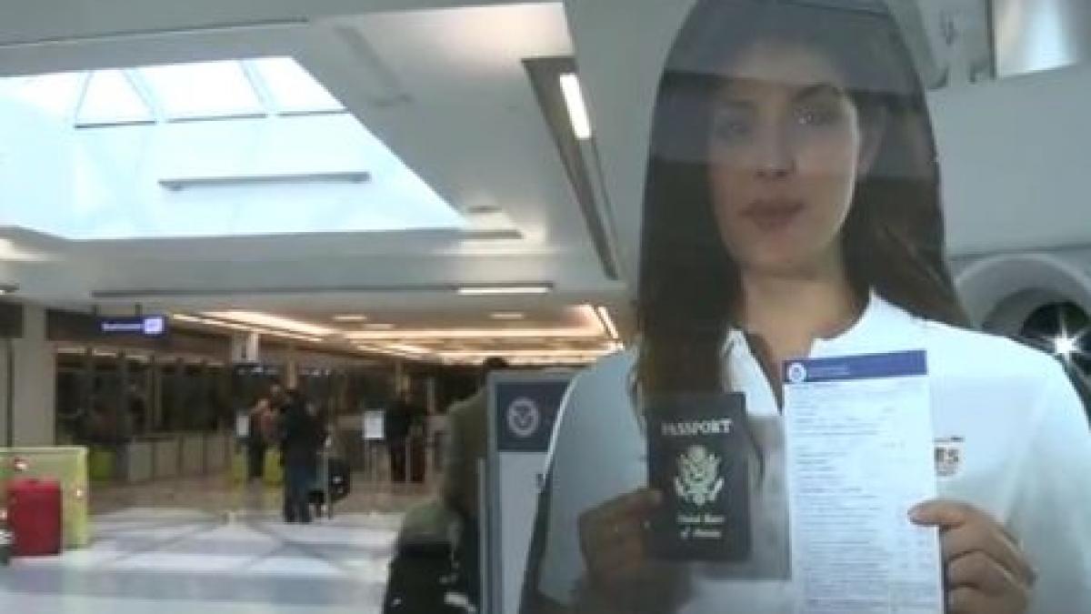 Holograma Paige, angajată a aeroportului internaţional din Washington