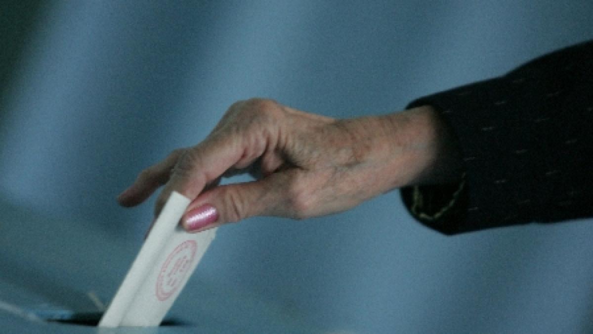 Încercare de fraudă electorală. O angajată a Primăriei este anchetată că ar fi furat şi ar fi copiat un buletin de vot