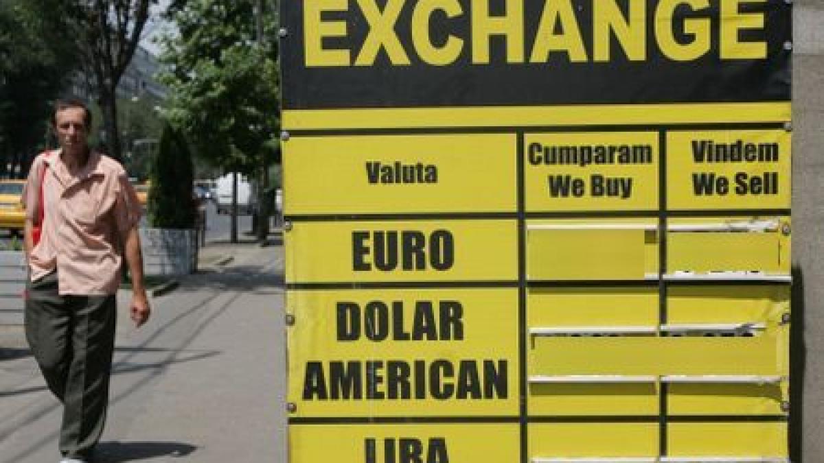 Leul a crescut faţă de euro, dar s-a depreciat în raport cu dolarul. Vezi cursul BNR