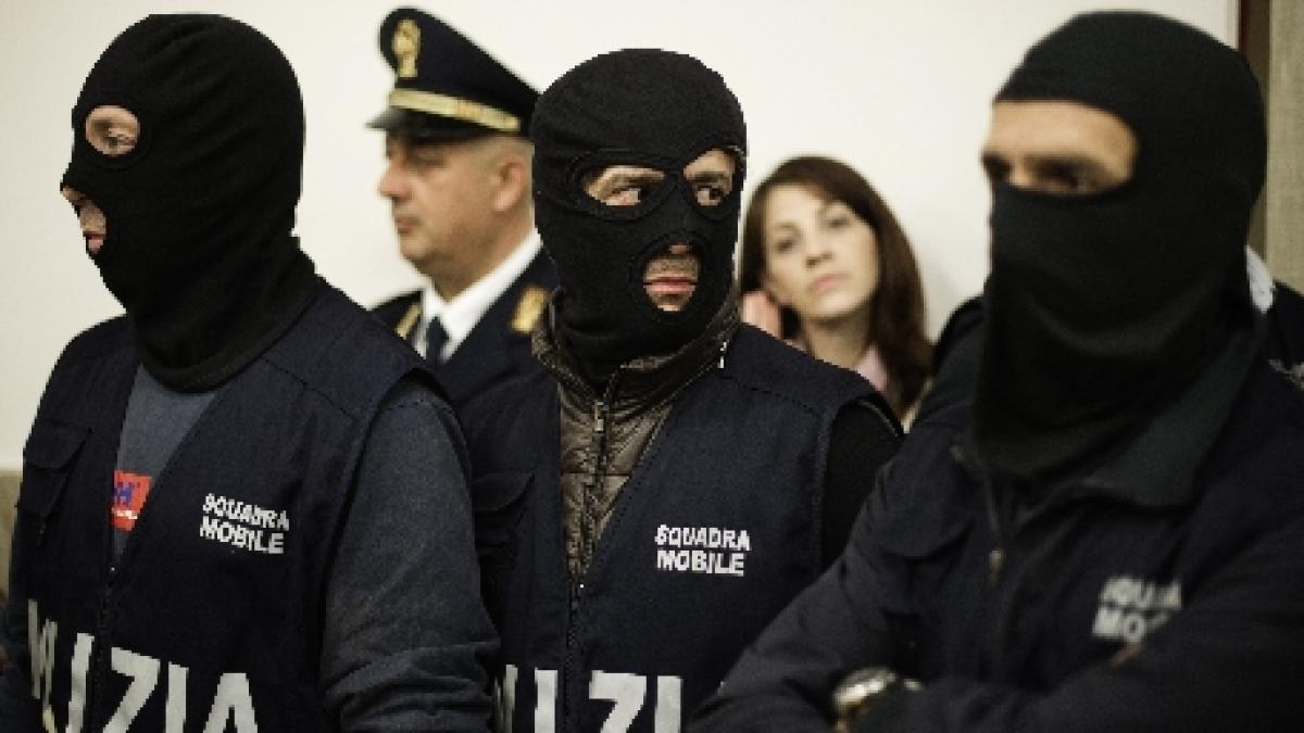 Un lider al organizaţiei mafiote italiene Camorra a fost extrădat din România în Italia