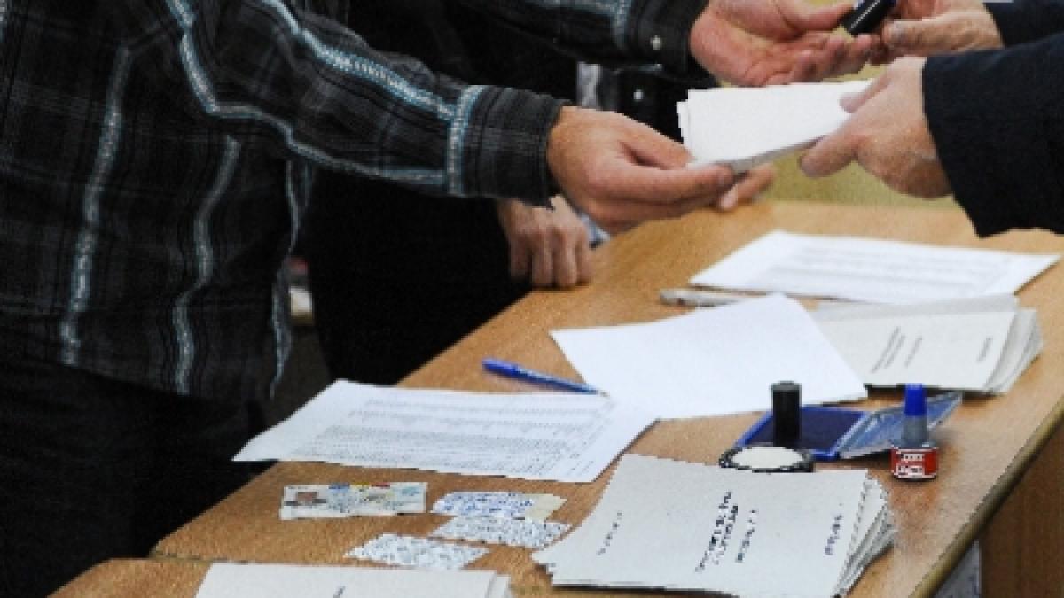 În judeţul Vrancea a fost închisă o secţie de votare. Ulterior, procesul de vot s-a reluat