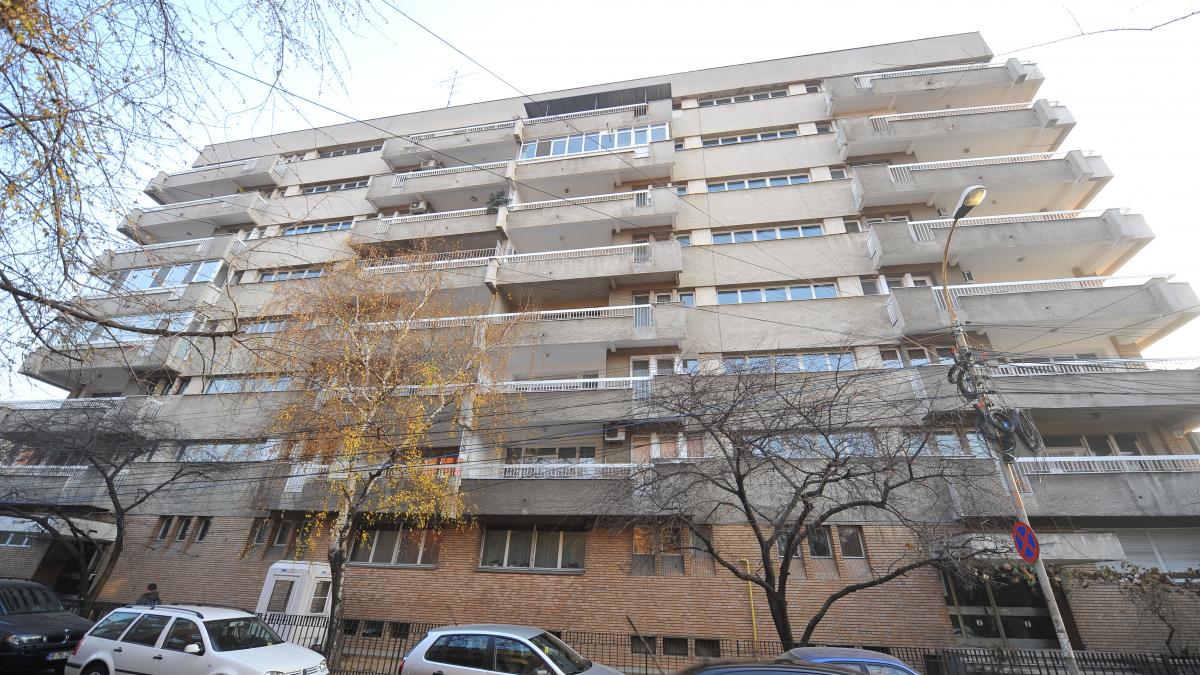 Mai mult de jumătate din locuinţele din România sunt supraaglomerate. O garsonieră în care locuieşte un cuplu- locuinţă supraaglomerată