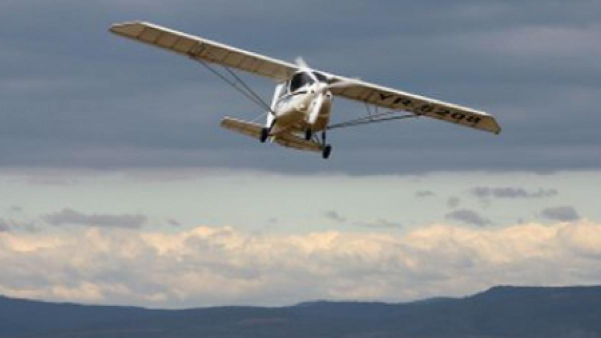 Un avion de mici dimensiuni s-a prăbuşit în judeţul Prahova. Pilotul a murit