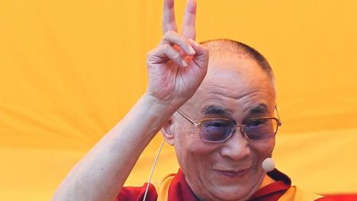 Gestul făcut de Dalai Lama care a surprins o lume întreagă. O lecţie din care mulţi intelectuali scorţoşi ar putea învăţa ceva