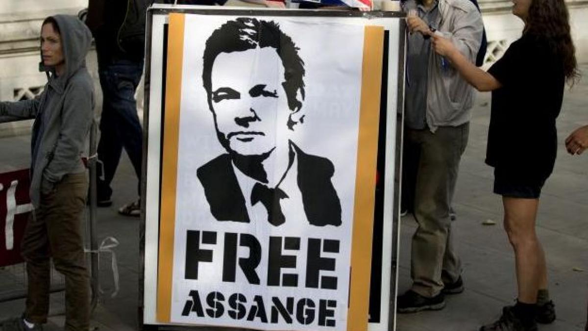 Julian Assange s-a refugiat la ambasada Ecuadorului din Marea Britanie şi cere azil politic