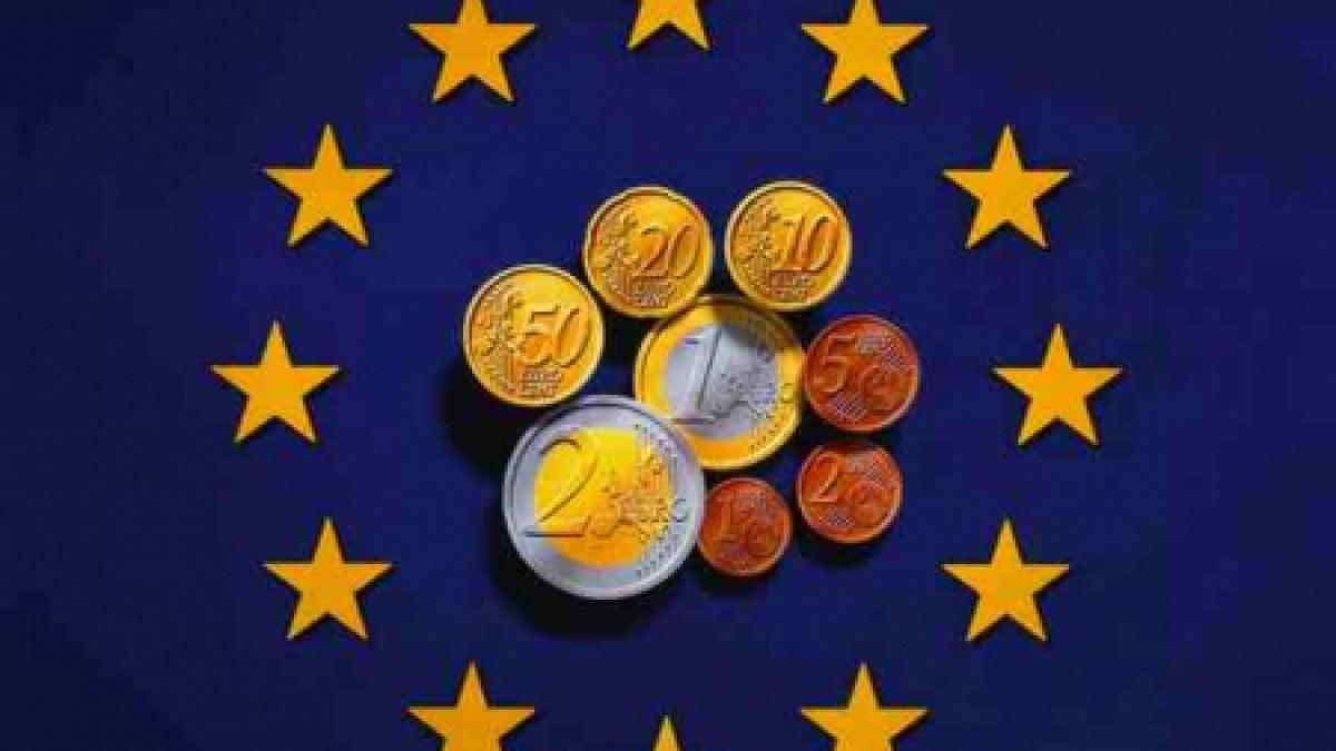 Leul a scăzut comparativ cu euro, dar s-a apreciat faţă de dolar. Vezi cursul BNR