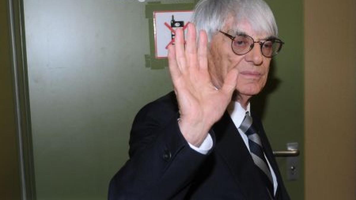 Un bancher a recunoscut că a primit MITĂ de 44 MILIOANE de dolari de la Bernie Ecclestone