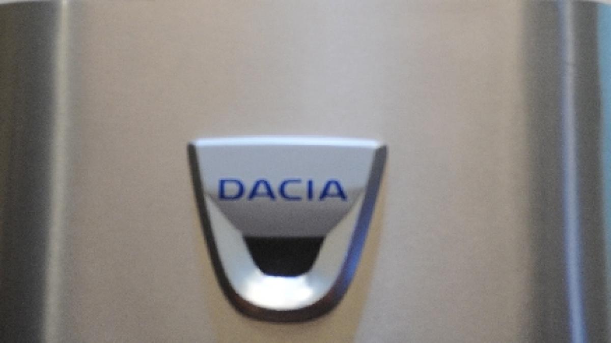 Uzina Dacia îşi întrerupe activitatea luni şi marţi, din cauza dificultăţilor de aprovizionare