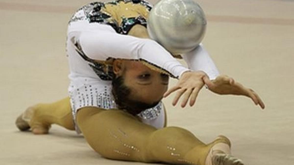 Preşedintele Federaţiei Române de Gimnastică Ritmică, suspendat şi amendat de forul internaţional. Ce a făcut românca