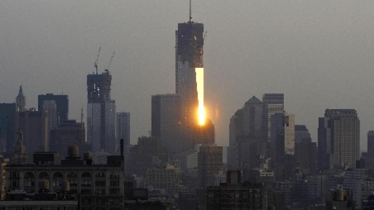 New Yorkul pune ultima grindă la &quot;Freedom Tower&quot;. Va fi inaugurat în 2013 pe locul atentatelor de la 11 septembrie