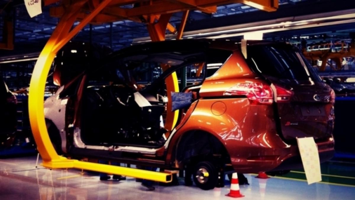 Noului Ford, lansat la Craiova, îi mai lipseşte un singur lucru: autostrăzile pe care să circule