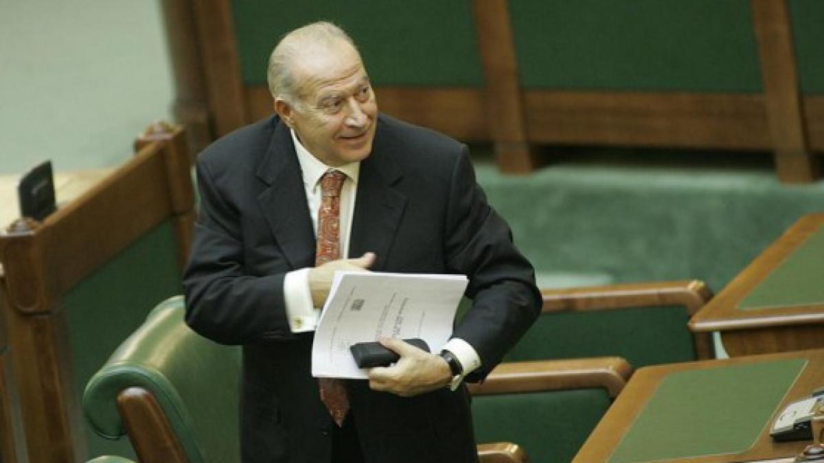 &quot;Pe Traian Basescu îl lasă nervii. Din preşedinte jucător a devenit preşedinte jucărie&quot;